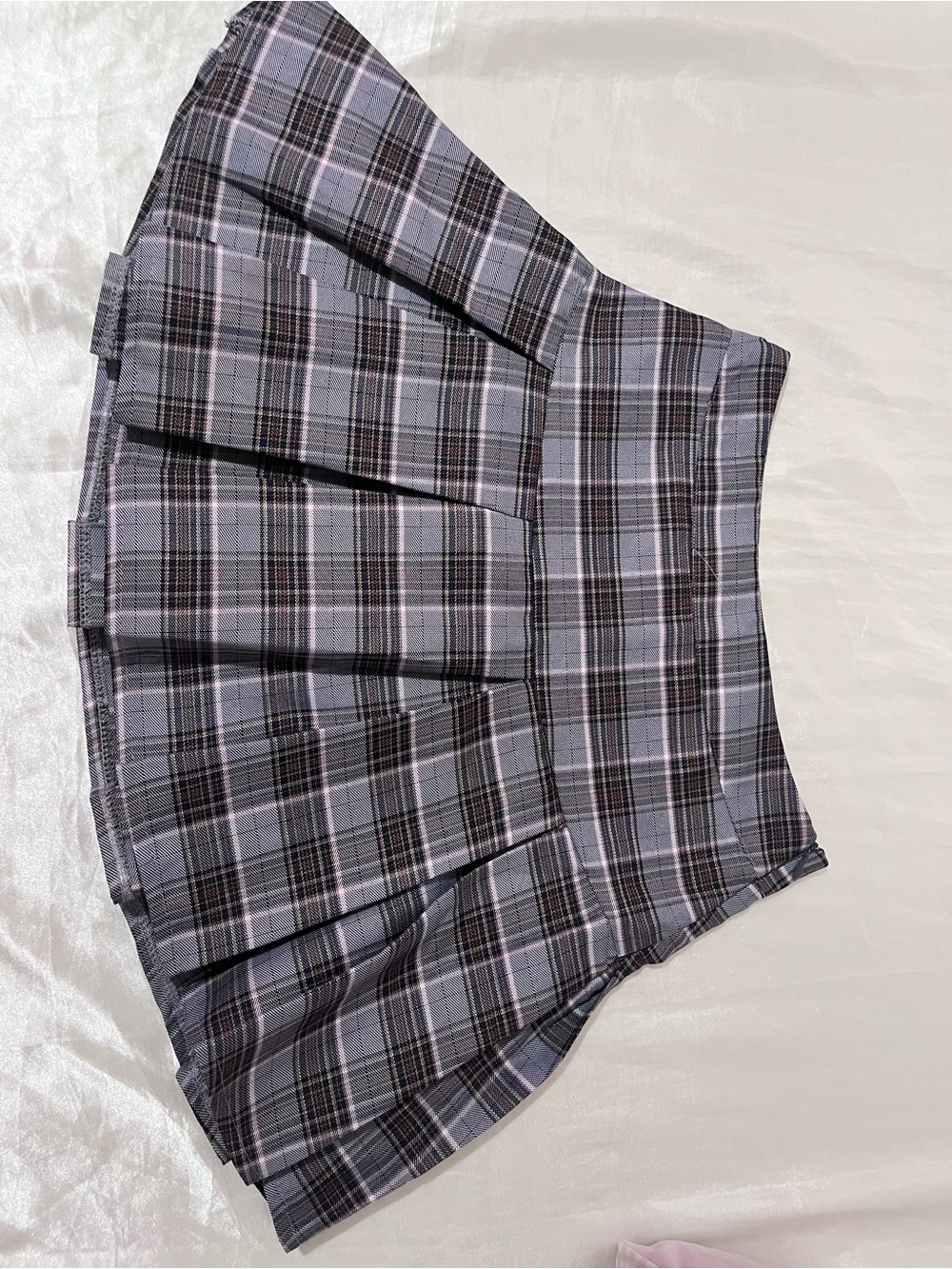 Classic Pleated Plaid Mini Skirt - Gray & Black